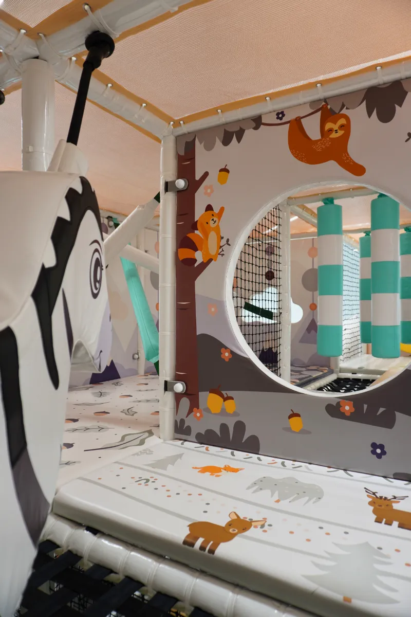 Festlich gedeckter Geburtstagstisch – Ententini Indoor-Spielplatz