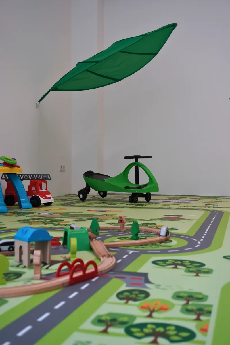 Spielturm mit Netzen – Ententini Indoor-Spielplatz